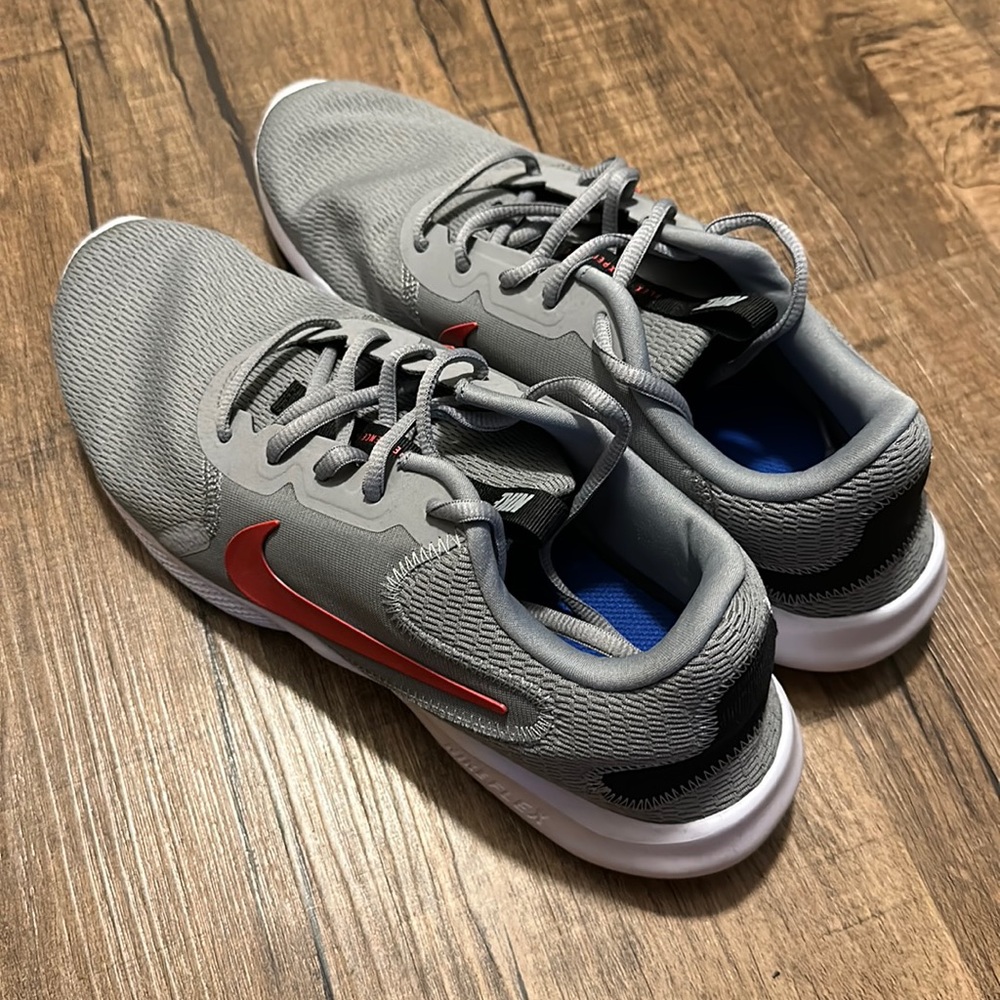 BRAND NEW Nike Running Shoe - US Size 9.5